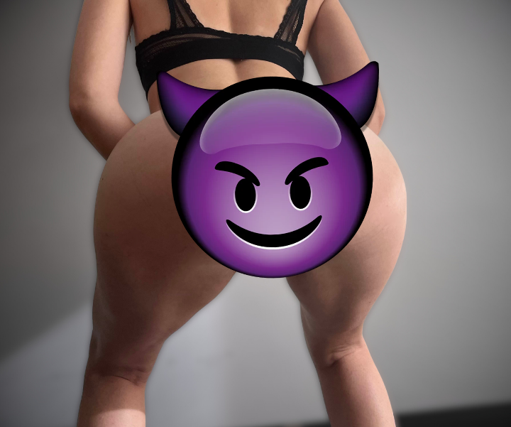 AmariStarX's tweet photo. If you can't afford to sub to my onlyfans then you can't afford me to acknowledge your existence <3

This ass needs to be worshipped

#findom #domme #onlyfans #ass https://t.co/72kKsB8dI0