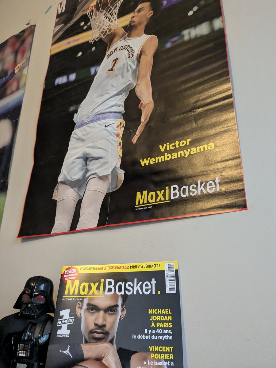 MaximeWeber's tweet photo. Le retour des posters @MaxiBasket82 dans la chambre de mon fils 😍 https://t.co/LxsxTfbk7L