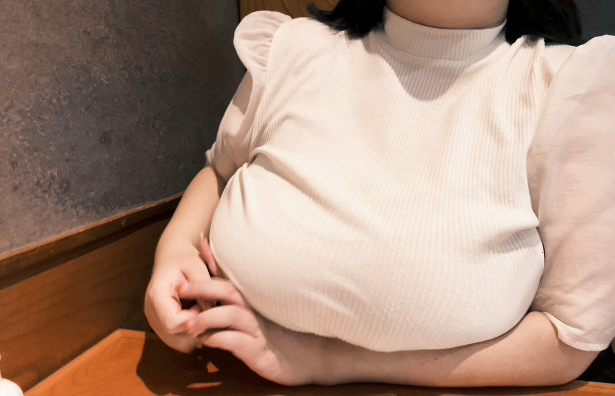 めずらしく他撮りだけど
上半身ほぼおっぱいだし
テーブルに置くくせやめたい🤦🏻‍♀️🤦🏻‍♀️