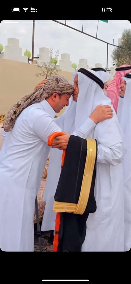 📸 ج̶ـابــر الـﻏ̲ـاﻣ̲ـديے 📸 (@jaberco3366) on Twitter photo الشيخ يحيى بالقرون مقبلآ رأس البطل إبراهيم بادي الزهراني والذي أصيب في الحد الجنوبي عام ١٤٤٠ وكان في رحله علاجيه خارج ارض الوطن استمرّت قرايه ٧ سنوات <a href="/Zhran013/">ملتقى قبيلة زهران العناصي</a> الشيخ يحيى بالقرون مقبلآ رأس البطل إبراهيم بادي الزهراني والذي أصيب في الحد الجنوبي عام ١٤٤٠ وكان في رحله علاجيه خارج ارض الوطن استمرّت قرايه ٧ سنوات <a href="/Zhran013/">ملتقى قبيلة زهران العناصي</a>