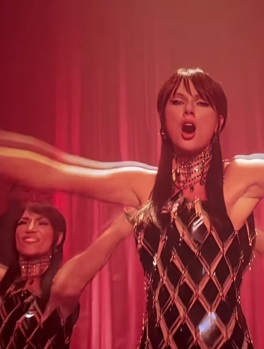 chamster16's tweet image. taylor's look is giving this... it's the hair...iconic
#fateofophelia #ts12 #thelifeofashowgirl