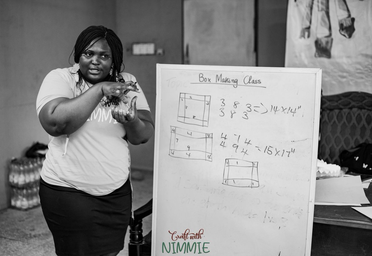 _Nimmiee's tweet image. Who knew a single sheet of paper could become a stylish gift box? 📦

Our participants learned techniques they can use for décor, gifting or even a small business.

#BoxMaking #PaperCraft #CraftWithNimmie