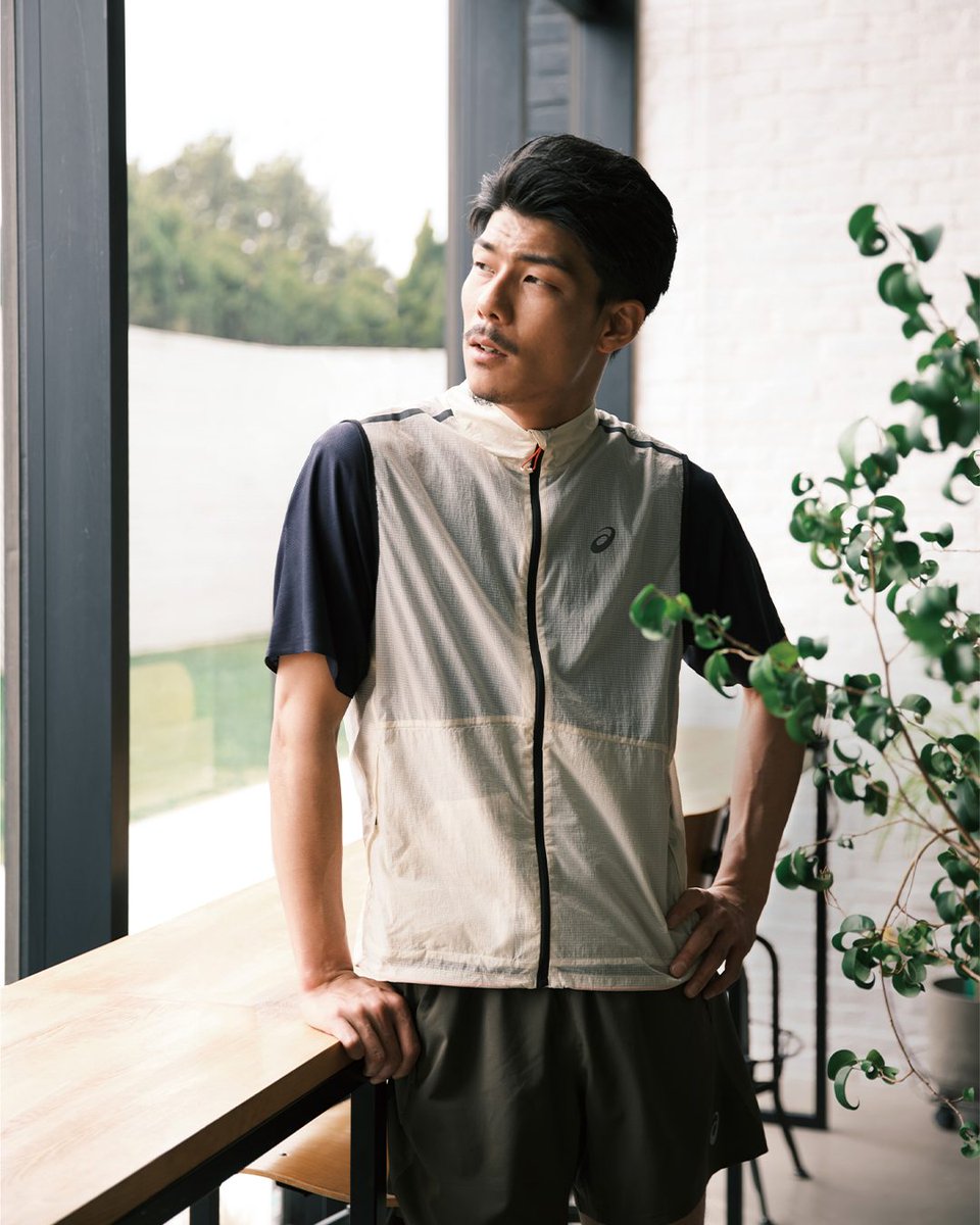 ASICSRunningJP's tweet image. 優れた通気性と快適な着心地。

涼しくなるこれからの時期は、半袖シャツやベストを組み合わせたコーディネートもおすすめ。

心地よい秋の空気を全身で感じ、
走る喜びを高いレベルの快適さで。

詳細＞asics-running-japan.visitlink.me/B-rTTg