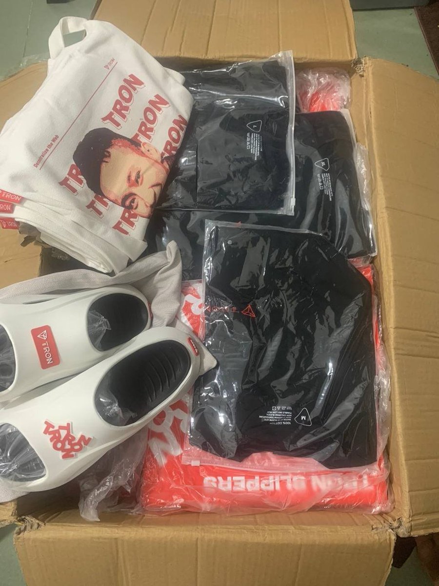 mrchaubentre's tweet photo. Siêu event dành cho ae nha.

Phần quà:

1 túi + 1 dép TRON dành cho 2 ae may mắn nhất.

Chỉ cần dự đoán đúng 2 số cuối KQXS MB ngày mai (05/10), nếu ko có ai đoán đúng thì mình lấy 2 ae dự đoán gần nhất nhé.

Yêu cầu:
-Follow mình.
-Tym và RT lại bài viết này.
-Cmt dự đoán và tag tên 3 người bạn.

Gluck ae.

@justinsuntron @trondao @TronDao_VIE #TRONGlobalFriends