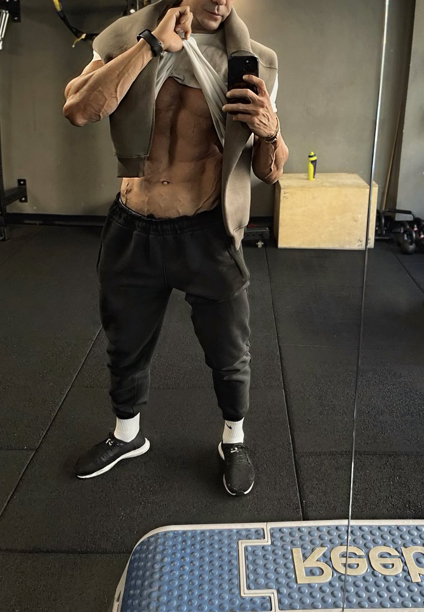 ascherdore's tweet photo. Morning🌞
ABS check✅ https://t.co/ylGKzccCeN