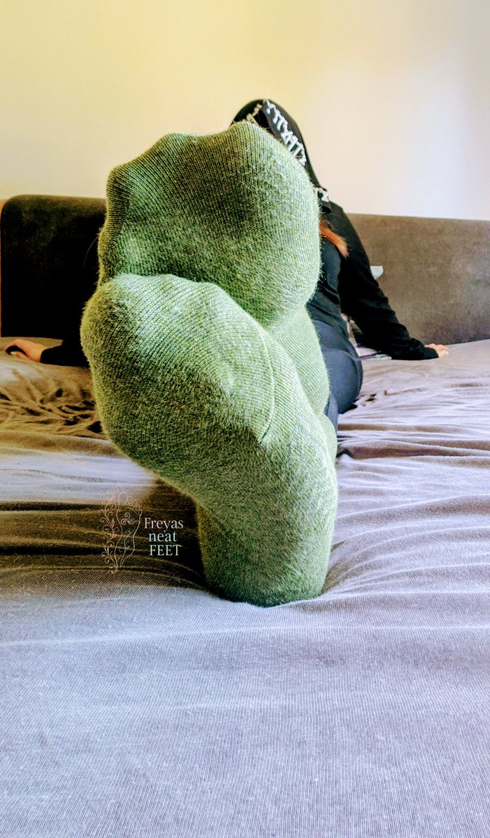 FreyasNeatFeet's tweet image. Zeit für cozy Kuschelsocken! ❤️ Auch in Schmuselaune? 😉

#instasocks #socksoftheday #sockenliebe 
#kuschelsocken #cozyfeet #softfeet 
#comfy #füße #feet #sockson #socktober
#fussliebhaber #fussmodel #fussbilder