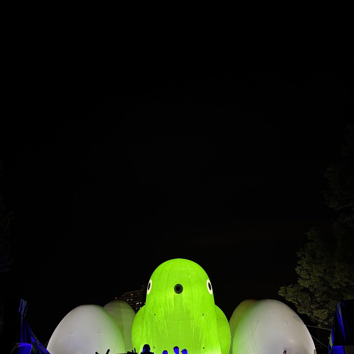 Hoshi3mi0617's tweet image. 天気回復してるし雨上がりが心地いい。ビールが美味しいに違いない‼︎

メジロ好きなので大きいモニュメントもたまらない😍

飲食や雑貨、色んなお店があってのんびりな楽しめていいなー。toconomaも楽しみ！

#TOSUNESTIVAL
#トスネスティバル