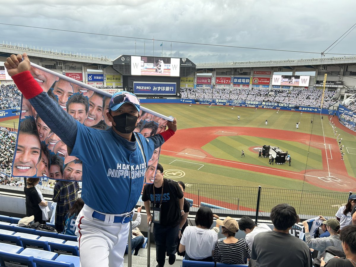 machamacha1971's tweet image. 北海道日本ハムvs千葉ロッテ（４）＠ZOZOマリンスタジアム（千葉海浜幕張）
今日も懲りずに、
ミニミニ新庄！？
＃CS
＃CS日ハム
＃日ハム
＃日本ハム
＃ファイターズ
＃千葉ロッテ
＃ロッテ
＃新庄劇場
＃新庄剛志
＃新庄監督
＃ZOZO