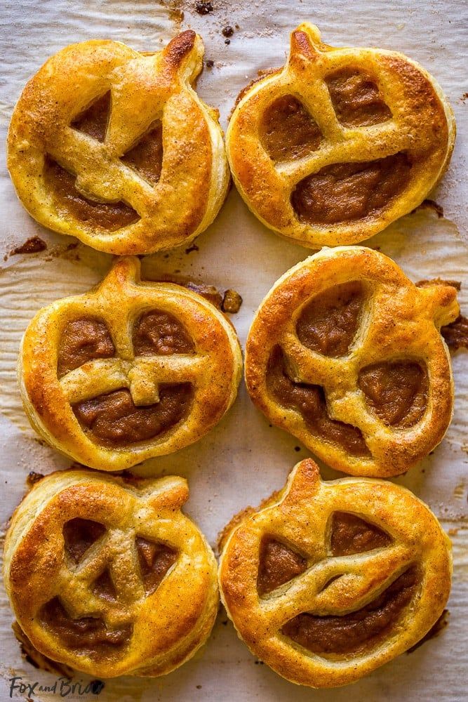 ModulationWheel's tweet photo. These Jack O' Lantern Pumpkin Hand Pies are cute and easy! A fun, kid-friendly Halloween dessert. | Cute Halloween foods | Jack O' Lantern | Pumpkin desserts | easy Halloween recipes @FredMeyerStores #fredmeyer #ad (Jack O' Lantern Pumpkin Hand Pies) https://t.co/QZqvSVzjim https://t.co/x72k09PmcP