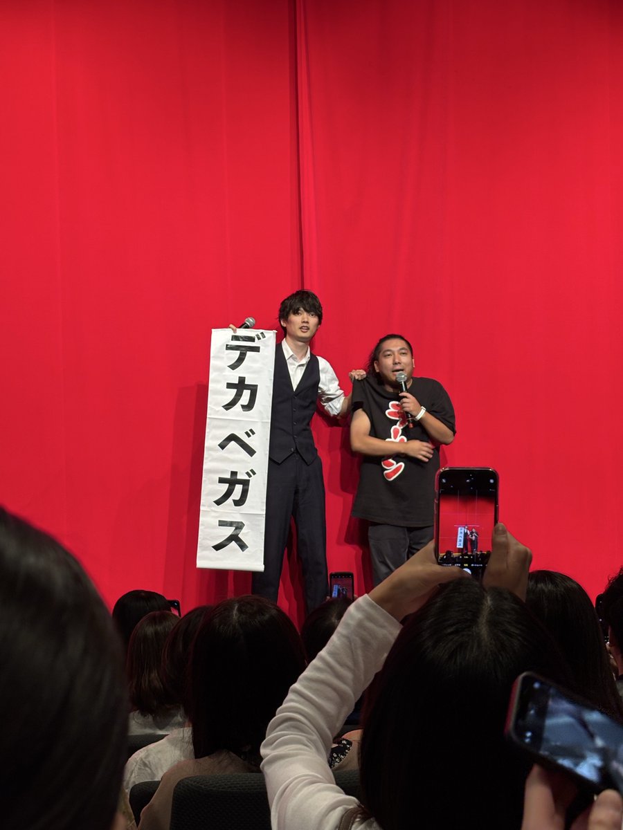 fukino3215's tweet image. ルミネ3公演目に😆
かまいたち💩のアドリブもあって、山内さんがオチのセリフ言えず、最終的にあなたが好きだからで終わらせた🤣
オチ言えなかった後の2人のやり取り最高だった!
トットの禁煙のネタも、トークも面白すぎた!
エバースにコットンもいて、豪華すぎる!
#ルミネtheよしもと
#デカベガス