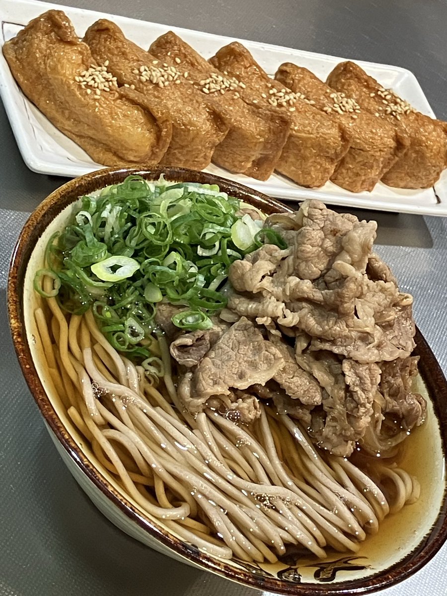 今日は甘辛肉そば&amp;いなり寿司のセットを食べました。おいしかったです。
