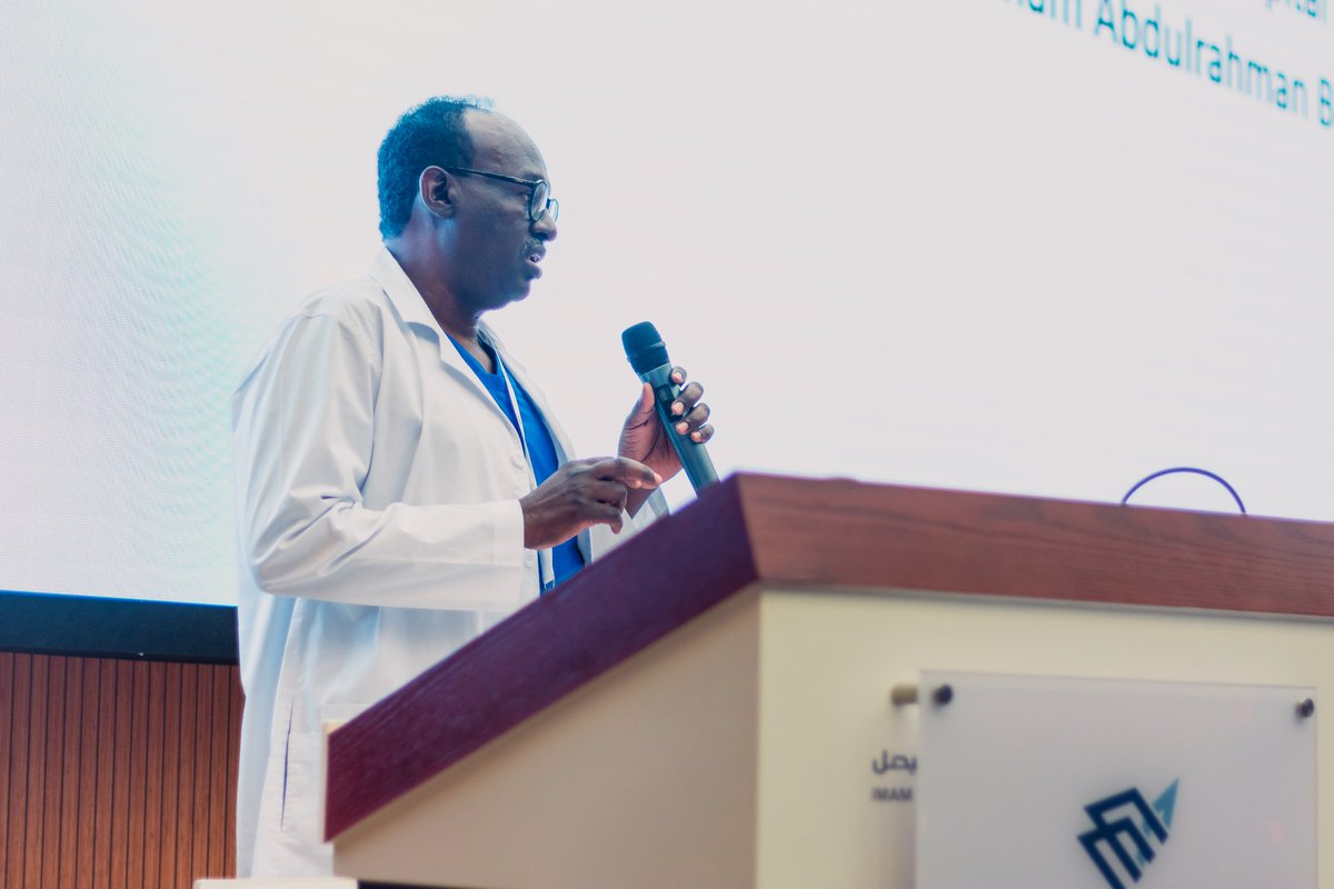Spine_iau's tweet photo. 🦴🔍 Dr. Ahmed Abdulfattah presents XLIF/DLIF, highlighting the lateral approach to lumbar interbody fusion, focusing on anatomical corridors, surgical technique, and clinical outcomes. A must-know for modern spine surgery. https://t.co/x4pl4Us1Fk