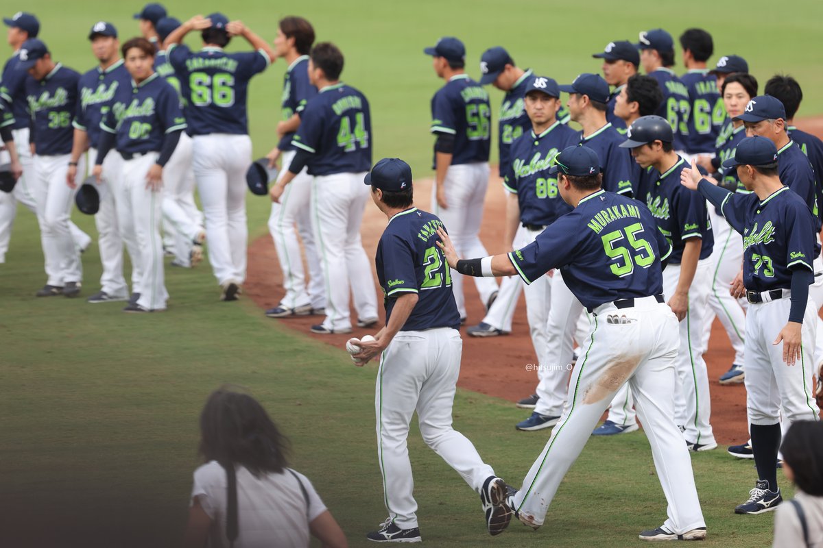 どっちが年長者？というような高津監督と村上くん
251004