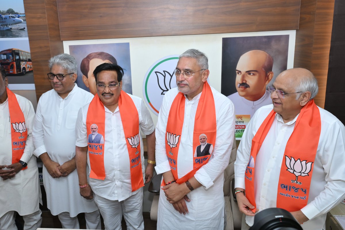 BJP4Gujarat's tweet image. સંગઠન પર્વ દ્વારા મજબૂત સંગઠનનું નિર્માણ... 

ભારતીય જનતા પાર્ટી, ગુજરાતના પ્રદેશ અધ્યક્ષ તરીકે સર્વાનુમતે ચૂંટાયા બાદ રાજ્યકક્ષાના મંત્રી આદરણીય શ્રી @MLAJagdish એ પ્રદેશ કાર્યાલય &apos;શ્રી કમલમ્&apos; ખાતે પદભાર સંભાળ્યો.
