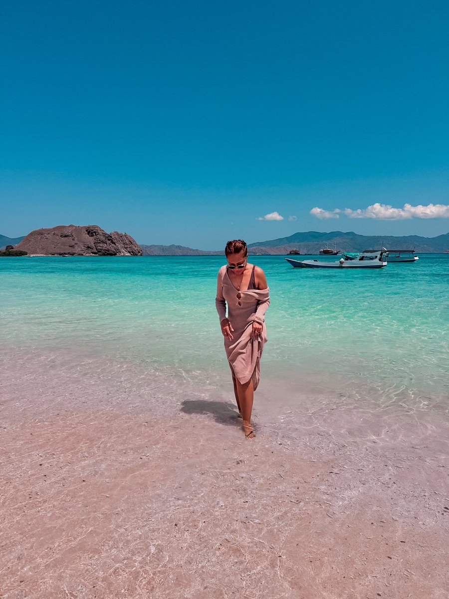 lunajems's tweet photo. And the famous Pink beach - Labuan Bajo ! https://t.co/TPuxz614r4