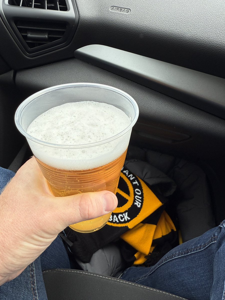 Maplo16's tweet photo. Pints in the (car)park 5 #SWFC #Notapennymore #tillthewheelsfalloff #Blackandgolduntilitssold #Chexit https://t.co/f4kz0Zx48b