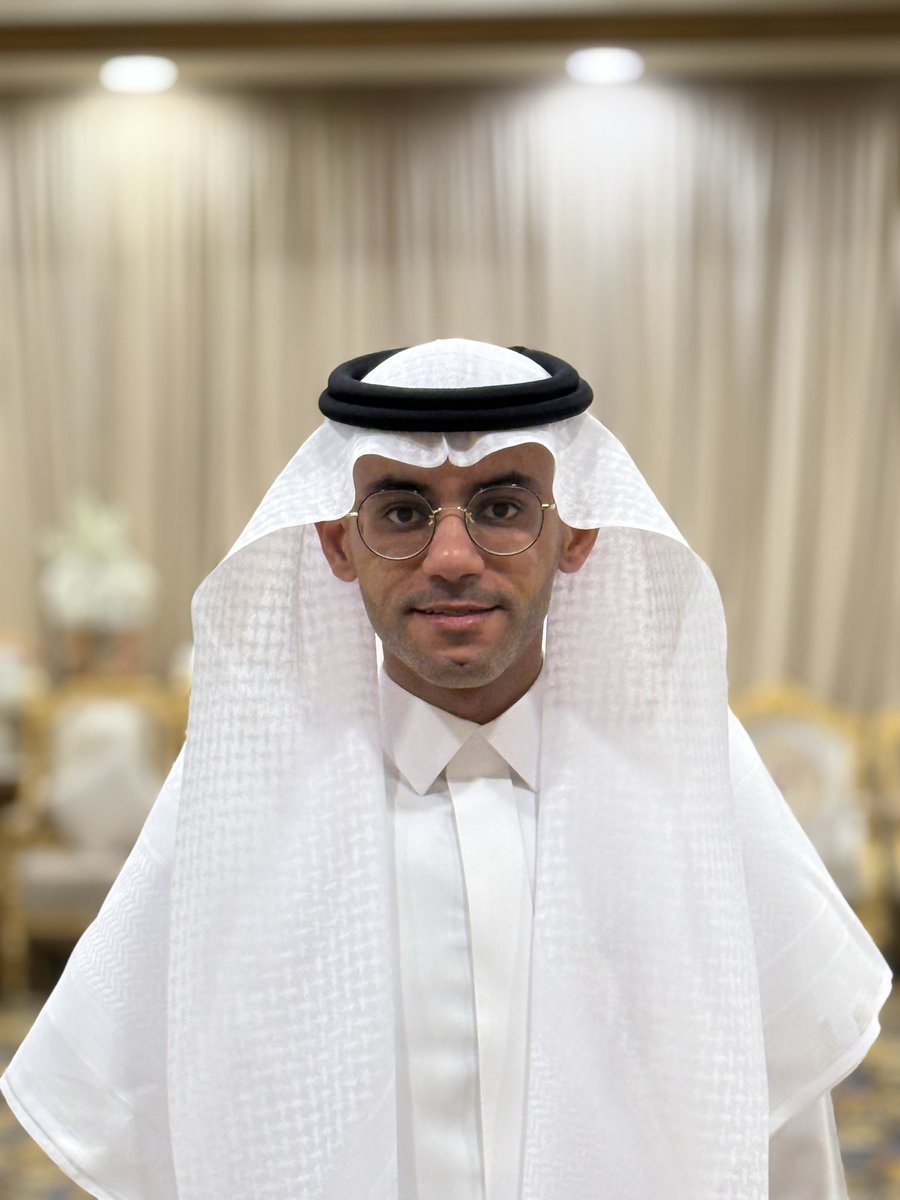RashedAlhilal3's tweet photo. ألف مبروك على حصول ابن خالتي الدكتور/ محمد بن بندر البدين، استشاري جراحة المخ والأعصاب على الزمالة الكندية. https://t.co/XpQMCKu2zT