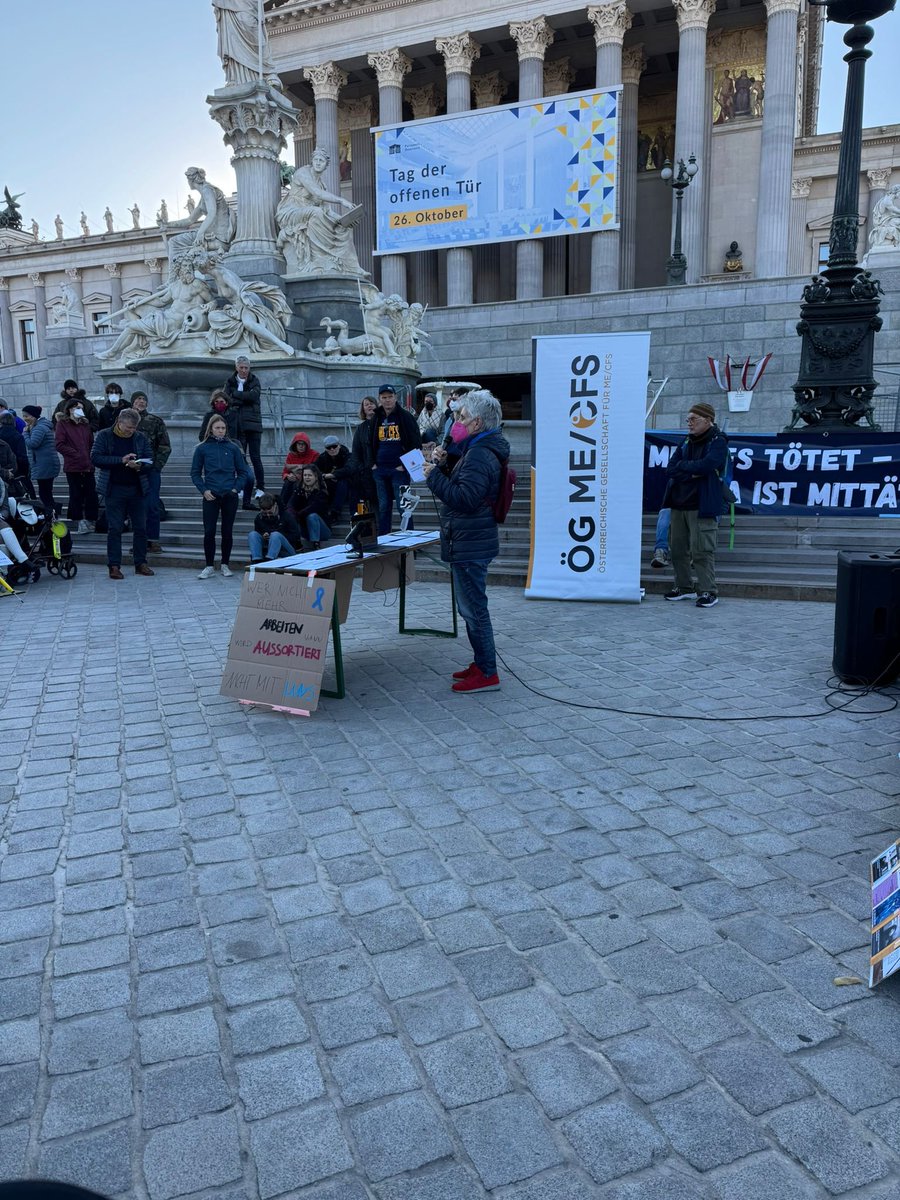 weandmecfs's tweet photo. Ohne Forschung keine Heilung.

Gestern waren wir vor dem Parlament und haben an der Demo teilgenommen, um für jene einzutreten, die es selbst leider nicht mehr können. Vielen Dank an alle, die uns dabei unterstützt haben. Jede Stimme zählt und macht einen Unterschied. #MECFS