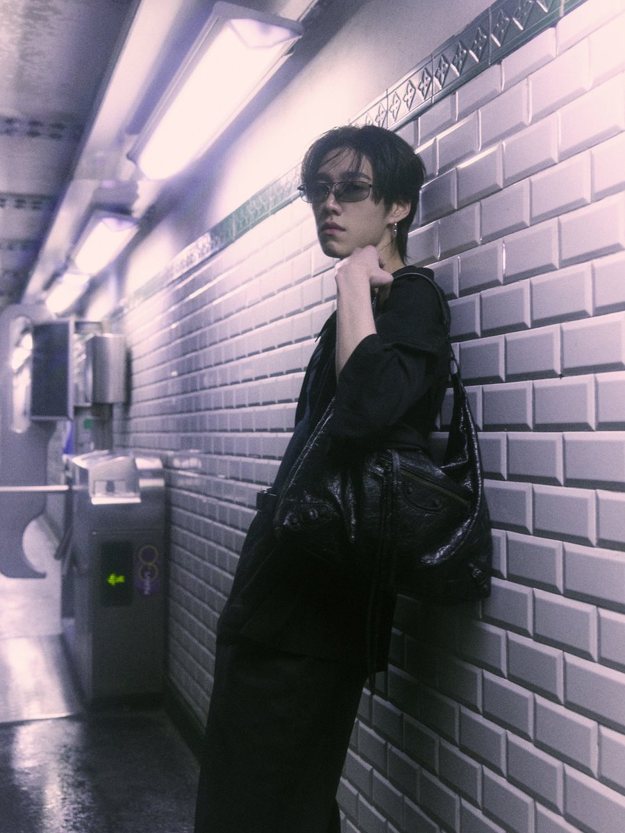 Serving up Balenciaga on French soil 🚏📸 #BalenciagaSummer26xPPKrit 

GBA PP KRIT BALENCIAGA SUMMER26
#Balenciaga #PFW
#PPKritt

——-
‘พีพี กฤษฏ์ อำนวยเดชกร’ แบรนด์แอมบาสเดอร์คนสำคัญของ Balenciaga ในลุคจากจากคอลเล็กชัน Summer 26 ท่ามกลางถนนบนกรุงปารีส