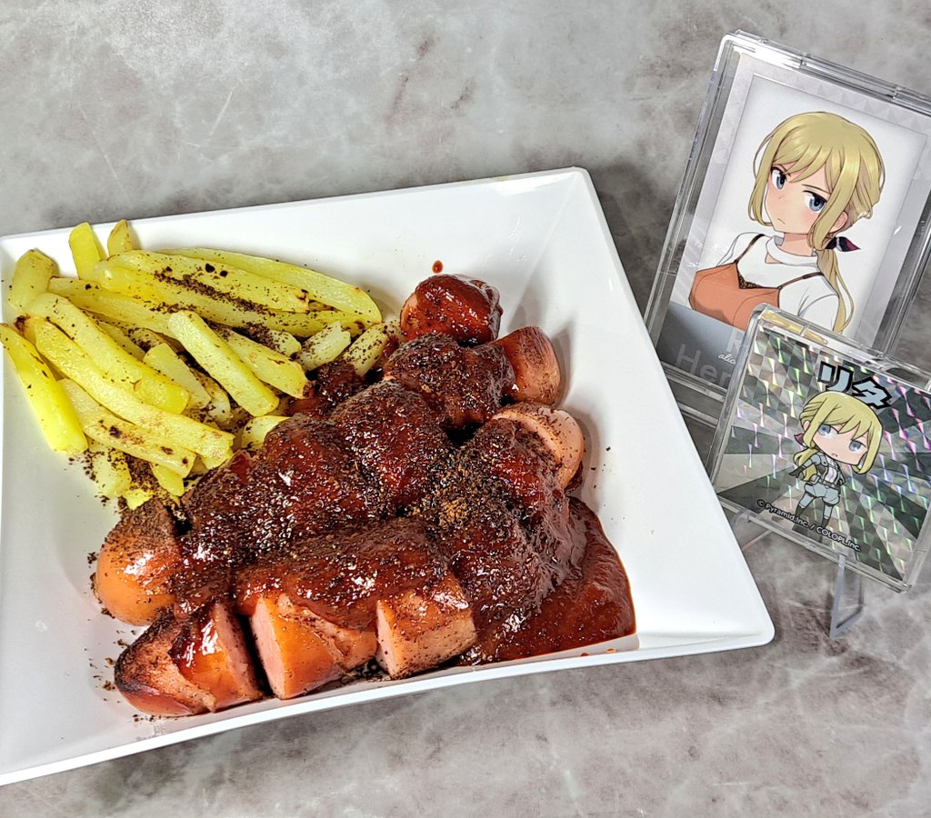 NarukiS1174's tweet photo. (1日遅れだけど)リタさんの好物カリーブルスト、をシャンディガフを添えて

カレー粉効果でちょいピリ辛テイスト
今度はお店で頼んでみたい所さん
#アリスギア #リタ・ヘンシェル生誕祭
#キッチンアリスギア https://t.co/tJtQr8QkAU