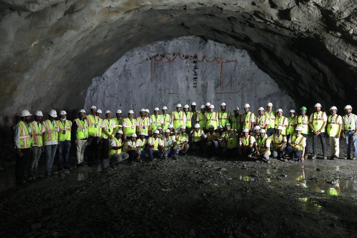 NHAI_Official's tweet photo. NHAI achieves breakthrough of Chhattisgarh's first National Highway tunnel (Left Hand Side) in just 12 months!

#NHAI achieved a key milestone with the successful breakthrough of 2.79 km long Left Hand Side Twin-Tube National Highway Tunnel of Raipur–Visakhapatnam Economic Corridor (NH-130CD). Constructed by NHAI PIU Abhanpur under @NHAI_RO_CG, this achievement is a big step towards boosting connectivity between Chhattisgarh, Odisha, and Andhra Pradesh. Once completed, Raipur–Visakhapatnam Economic Corridor will reduce travel time, strengthen trade, and fuel regional development.

#PragatiKaHighway #BuildingANation