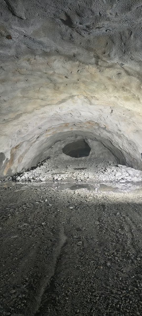 NHAI_Official's tweet photo. NHAI achieves breakthrough of Chhattisgarh's first National Highway tunnel (Left Hand Side) in just 12 months!

#NHAI achieved a key milestone with the successful breakthrough of 2.79 km long Left Hand Side Twin-Tube National Highway Tunnel of Raipur–Visakhapatnam Economic Corridor (NH-130CD). Constructed by NHAI PIU Abhanpur under @NHAI_RO_CG, this achievement is a big step towards boosting connectivity between Chhattisgarh, Odisha, and Andhra Pradesh. Once completed, Raipur–Visakhapatnam Economic Corridor will reduce travel time, strengthen trade, and fuel regional development.

#PragatiKaHighway #BuildingANation