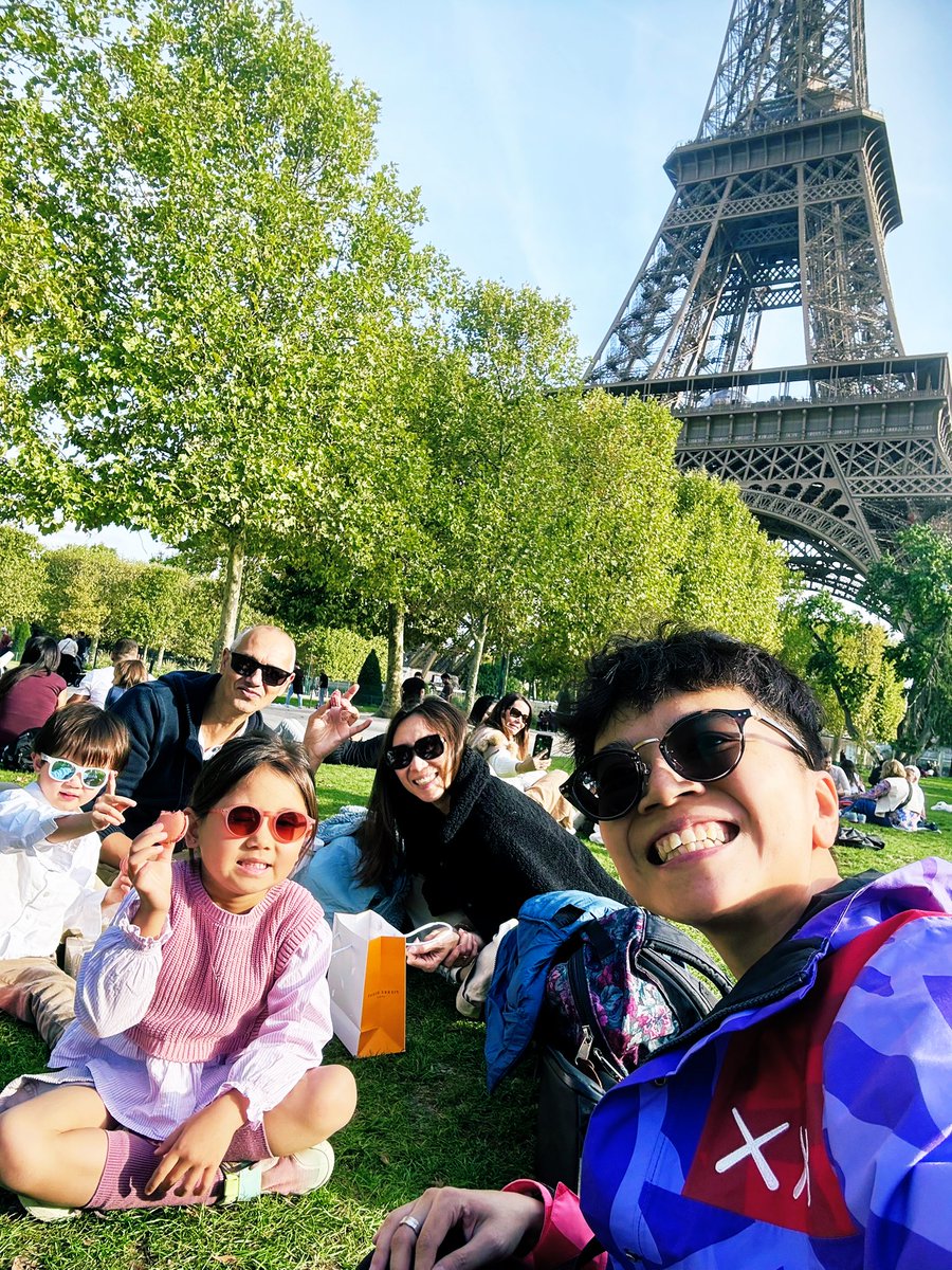 Sikmo4's tweet image. bye Paris🤍🫂
Thank you LingOrm for giving me a chance to visit Paris again after 11 years 😝🥰🫶🏼
The journey provided a perfect mix of fond nostalgia and fresh experiences
Absolutely loved every moment!
LINGORM AT DIOR PFW26
#LingOrmDiorSS26
#Dior #DiorSS26 #pfw