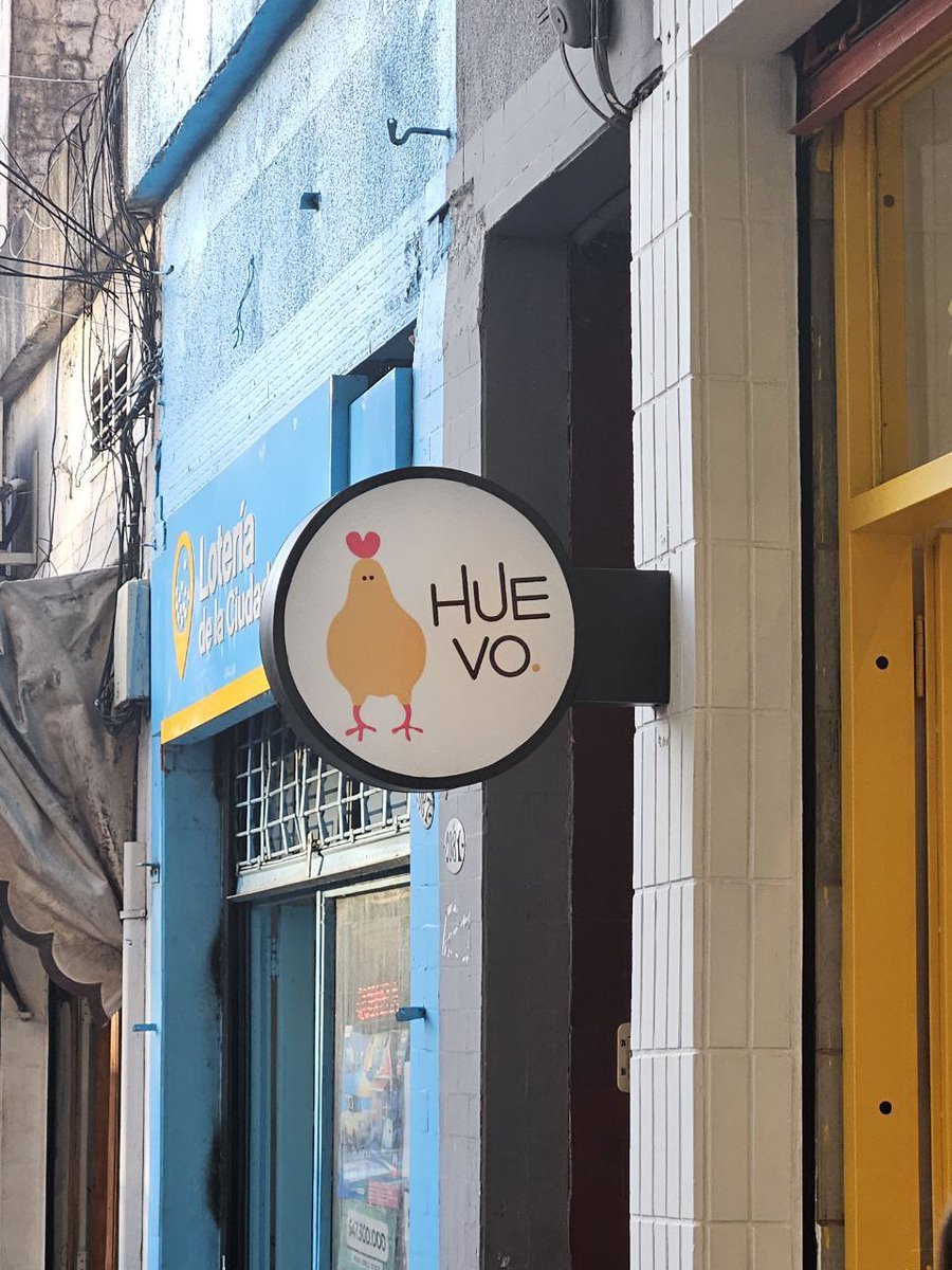 MH_Gamedev's tweet image. Struggled all night with a concept for #LDJam58 🥴
My brain was fried, nothing clicked.
Then I stepped outside, looked up and the answer literally stared back at me on the street. 🐔🥚✨
Sometimes inspiration comes when you stop searching
#LudumDare #IndieDev #gamedev