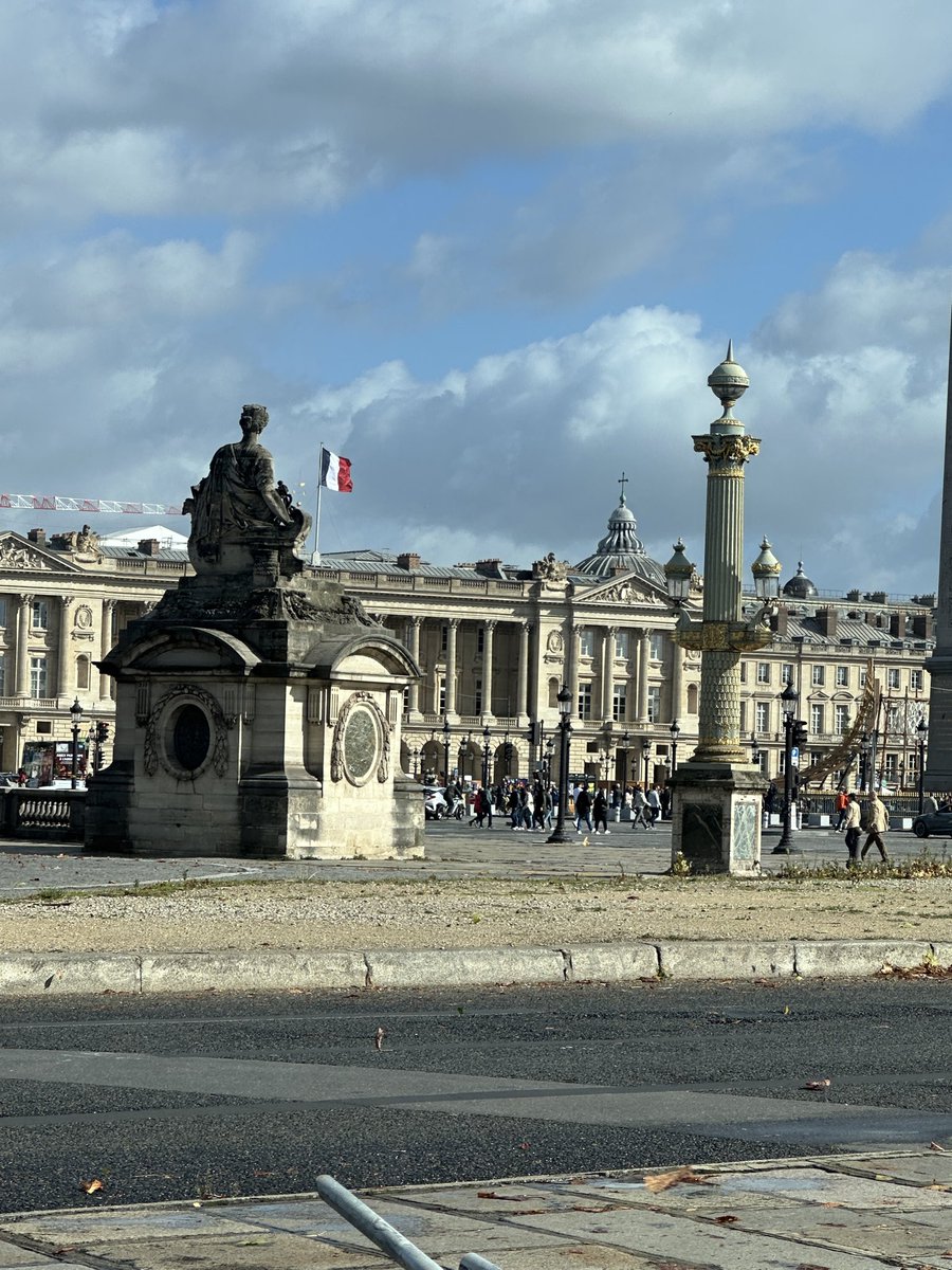 Ghostlyyv's tweet photo. Paris I’m in you https://t.co/ZXIIsruKJk