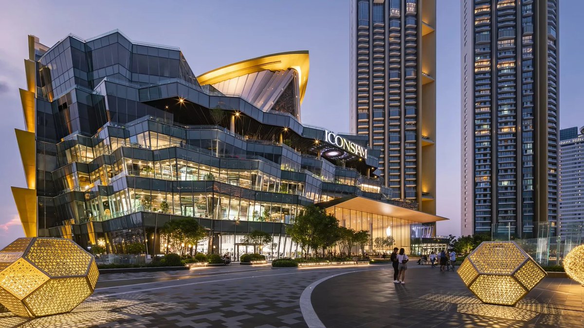 maickel1979's tweet image. Nu op weg naar het iconische #IconSiam 🩶
THE mall in #Bangkok 
#mall #shopping #travel #thailand #LV #Gucci #X