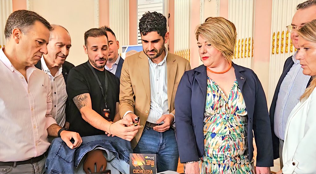 dipualba's tweet photo. 🔪¡#Ibercut2025, en marcha! 

#Albacete tiene el foco de la #cuchillería con esta XV feria #internacional de 57 #expositores

@Josetinajeros: “Cada #pieza cuenta una #historia que habla al mundo de Albacete🗣🆎️🌏; en cada #cuchillo y #navaja vive un pedacito de nuestra tierra”. https://t.co/9fZEWRXt88