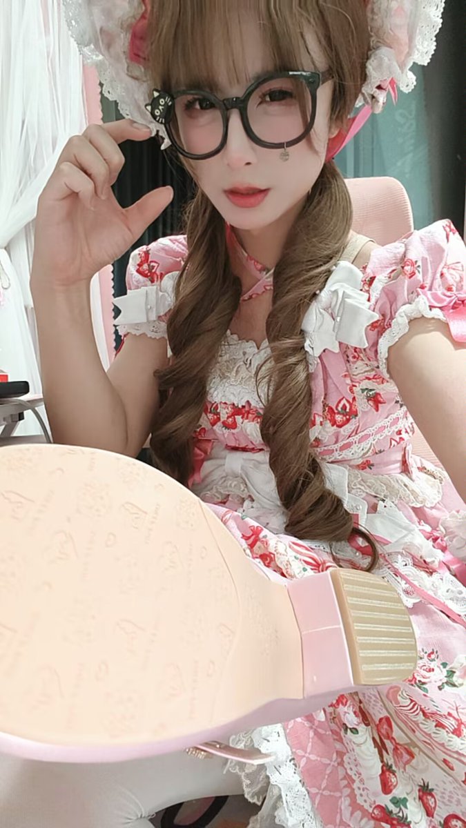 看见鞋底就甩着小蚯蚓爬过来了吧。#伪娘 #CD #男娘 #dom #贱狗 #m #傻逼 #ATM #贡奴 #上贡 #ATM奴 #ATM提款机 #压榨 #吸金 #吐钱 #榨金 #代付奴 #报销奴