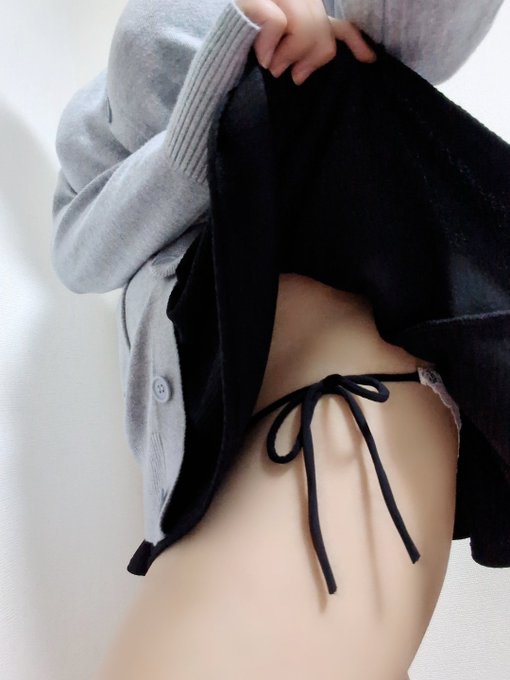 紐パン作画資料自撮り 