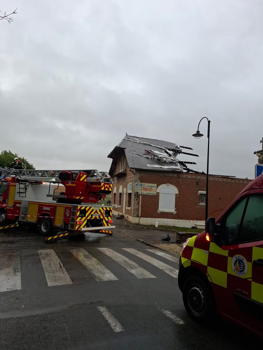 kevinfloury's tweet image. Un phénomène venteux violent et localisé vient de toucher le village de Hervilly-Montigny (Somme). Une maison a été en partie détruite. Photos : Hervilly-Montigny infos village (Facebook). @BFMTV