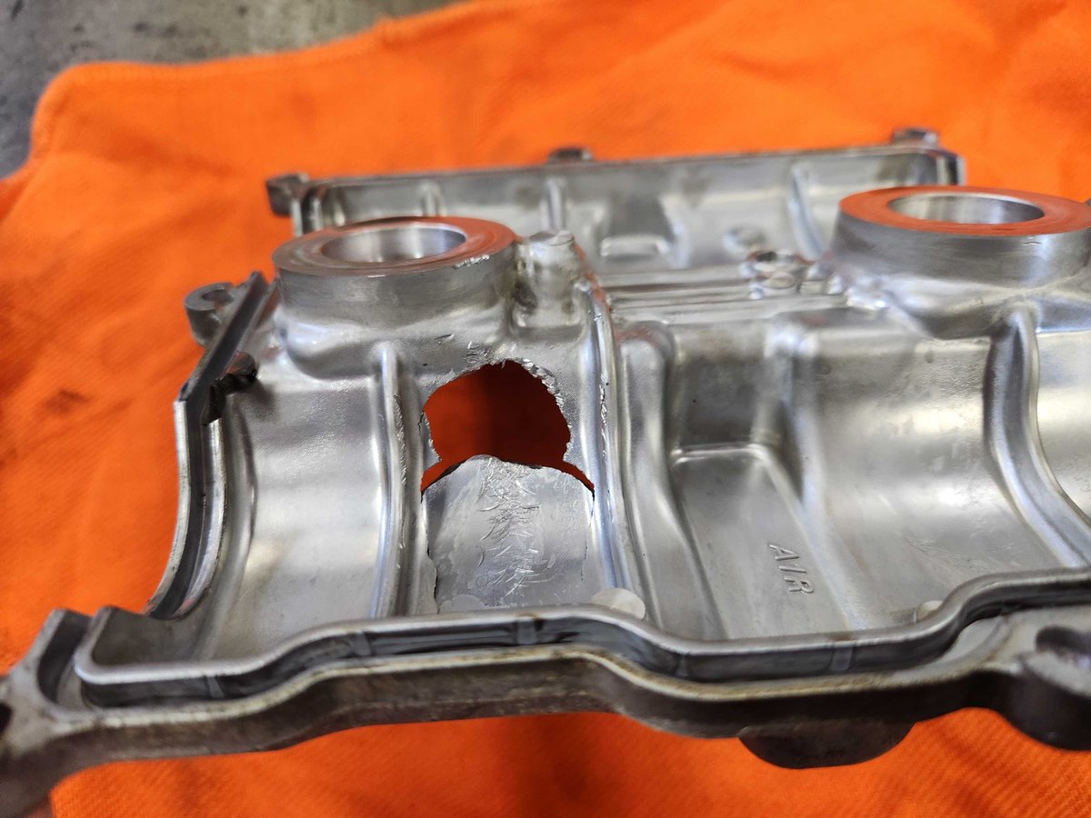 Revolfe_SA's tweet image. #FA20 あるあるの……バルブスプリング破断して突き破って出てきてしまう😫
対策済み車両なはずなのに……
ですが、色々交換して、組み直して元気に納車されました🤗

ありがとうございます☺️

 #zn6 #zc6