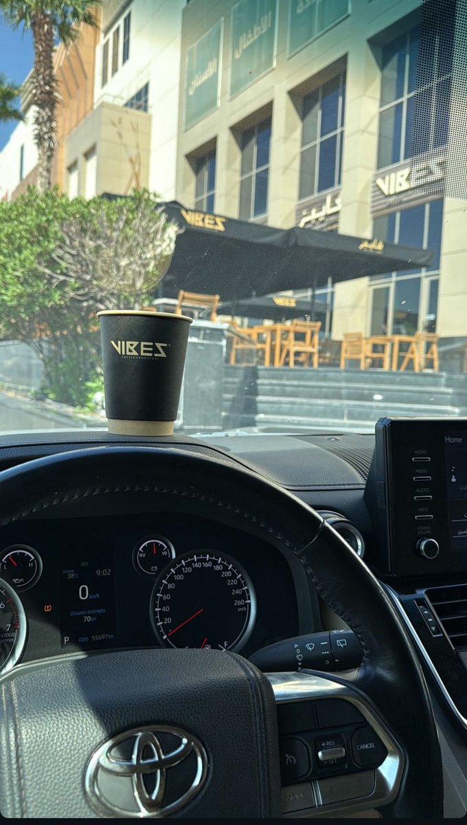 أنا أغليك من بدأ الغنادير يامغرور
اسوق الخطاوي كل ابوها على شانك 

أقدرك واحبك ولا جاك مني قصور
ولا شفت منك غير صدك وهجرانك