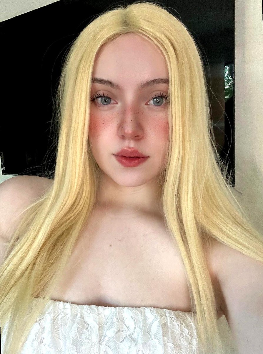 Molly Clark 🍒 tweet media
