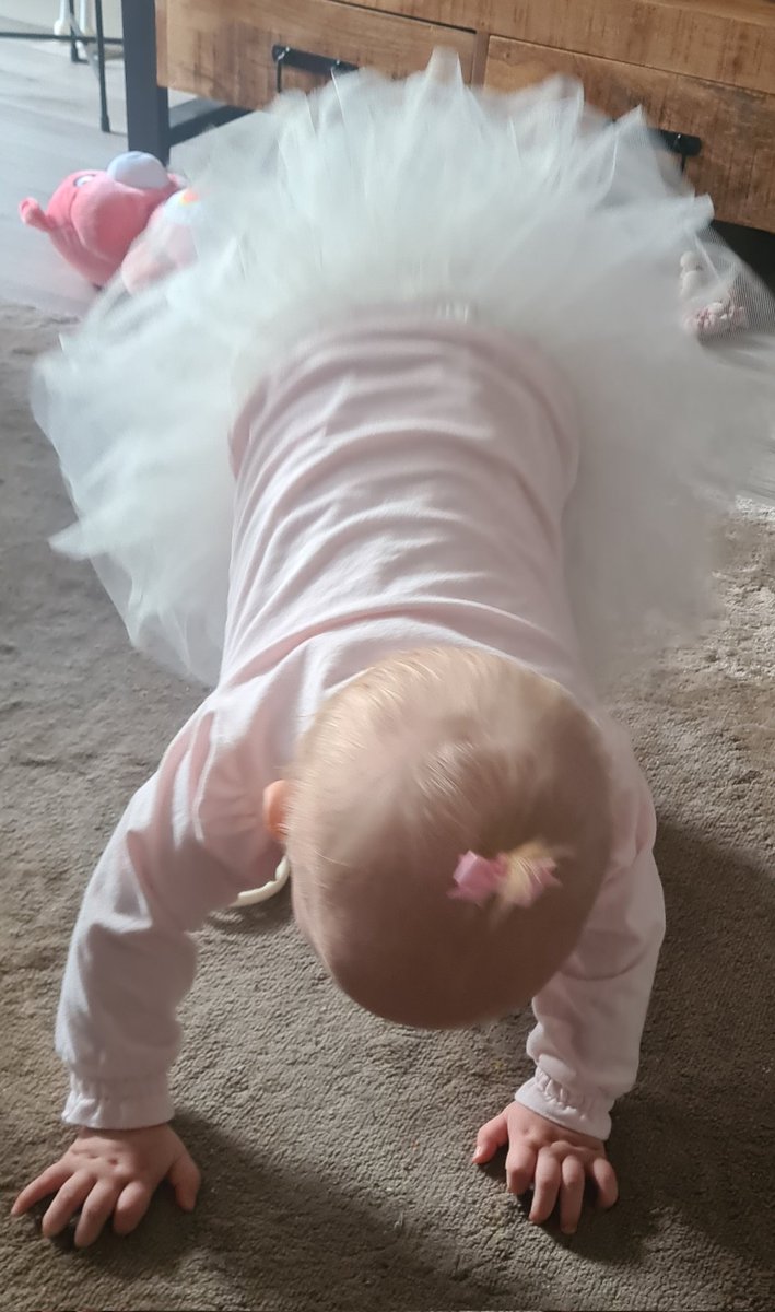 Brienaaaa's tweet image. Kleine ballerina😂🩷🥰