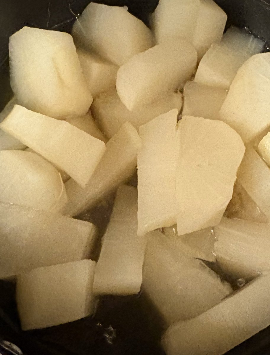 chiichiiblog's tweet photo. バルンソン漢方再開２日目−1.2キロ。0日目の初日は半袋を2回。間食なく大根煮物、筋肉食堂、焼鮭と3食ヘルシー。体重落としたいなら食事管理一択だけれど通って1年のジムもサボりがちなので行ける時はも少し通いたい⭐︎そして昨日初対面の方に二の腕太いと言われ凹む😿
自分が一番わかっている。 https://t.co/ZdkijgAH8n