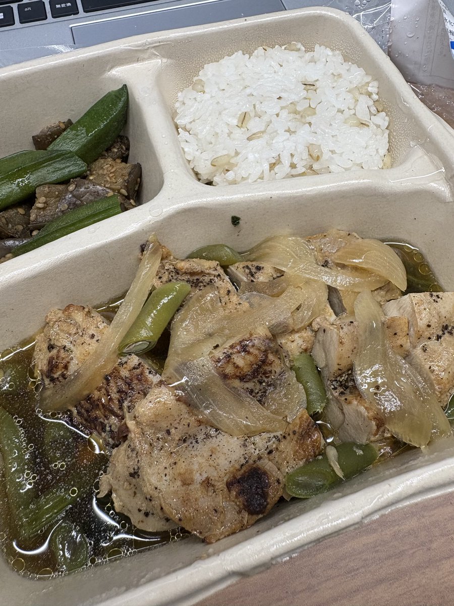 chiichiiblog's tweet photo. バルンソン漢方再開２日目−1.2キロ。0日目の初日は半袋を2回。間食なく大根煮物、筋肉食堂、焼鮭と3食ヘルシー。体重落としたいなら食事管理一択だけれど通って1年のジムもサボりがちなので行ける時はも少し通いたい⭐︎そして昨日初対面の方に二の腕太いと言われ凹む😿
自分が一番わかっている。 https://t.co/ZdkijgAH8n