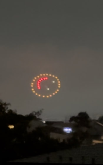 雨心配だったけど世田谷区と川崎市の花火はより色鮮やかになっていて花びらが散ったり凝ったものも多くて楽しめた〜