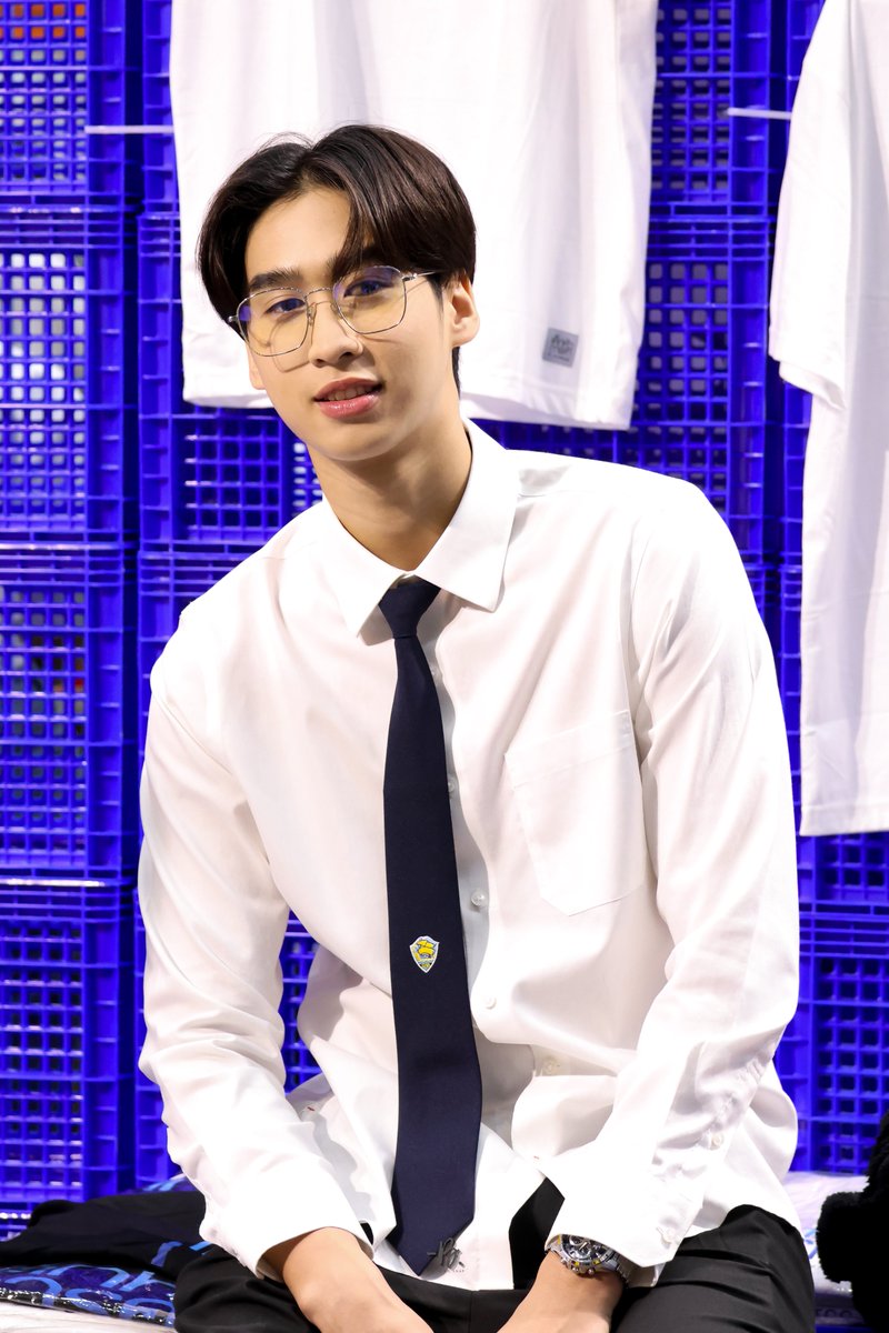 blmingg's tweet image. ชุดนศ.+แว่น เอ่ออ หล่อมากกก
#DekDTCASFair 
#UTCC 
#เด็กหัวการค้า 
#PANN_ZOLAR #ZOLAR