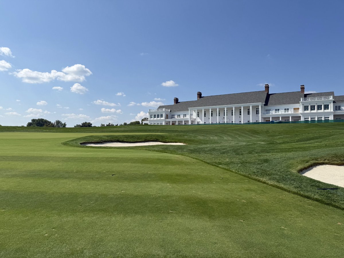 EmDBizzled's tweet image. The new clubhouse at Oakland Hills south. Look how thick the rough is.