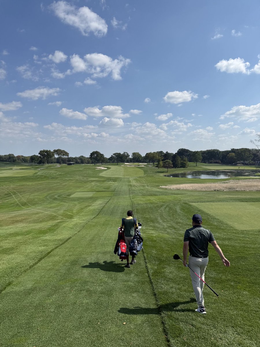 EmDBizzled's tweet image. The new clubhouse at Oakland Hills south. Look how thick the rough is.