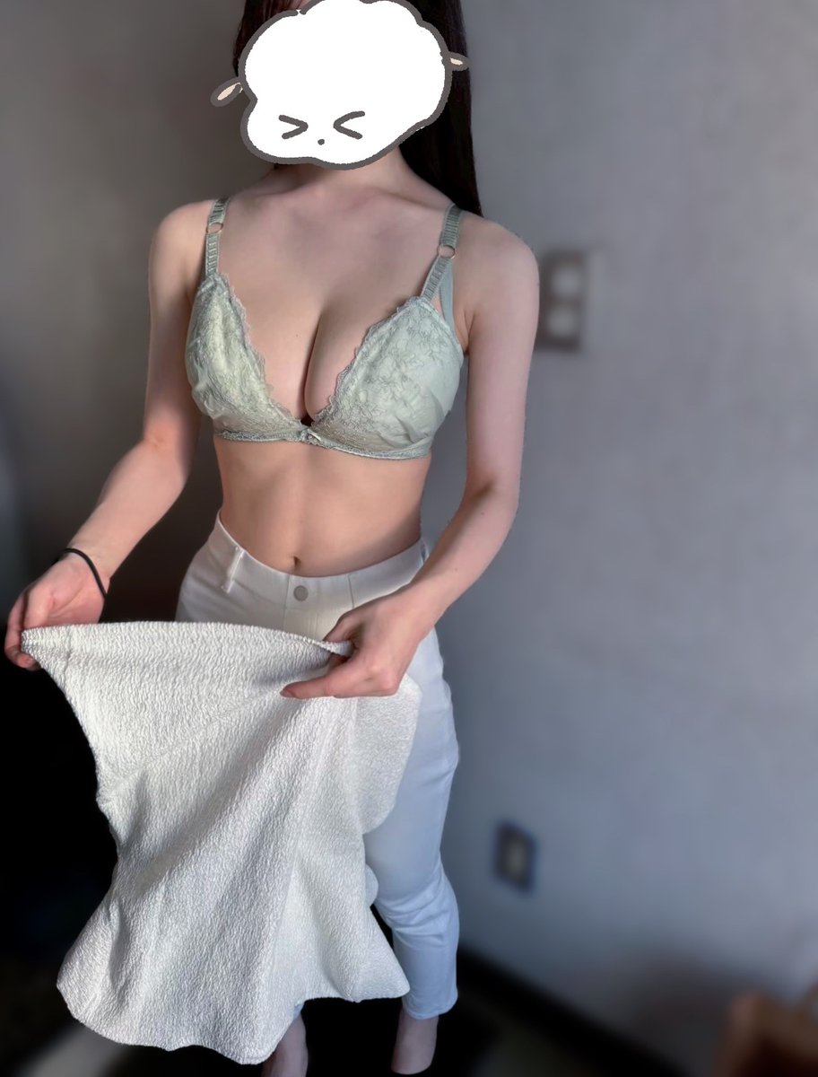 新卒2年目　総合商社

普段は地味だけど脱いだら
少し凄いよ☺️☺️