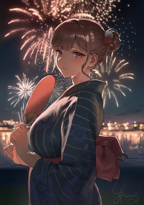 夏祭りで偶然会った水泳部の先生と一緒に花火を見てたけど、気づいたら先生を見てた…