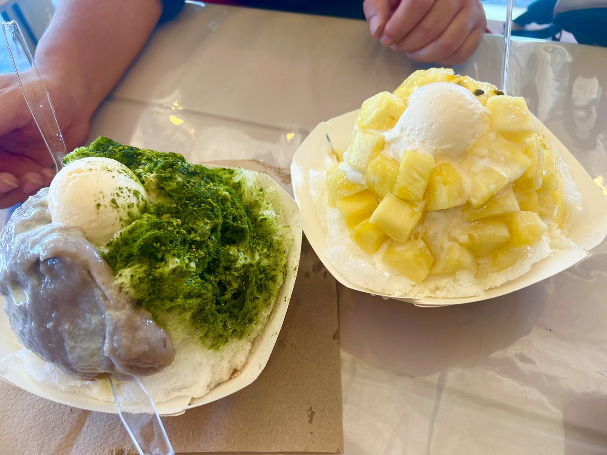 sumage127's tweet photo. こんばんは🌆

沖縄は、まだまだ夏☀️

かき氷🍧を食べて体を冷やす！

パッションフルーツ&amp;
パイナップル🍍

#おんなの駅 
#かき氷 https://t.co/8Ub8ciHWwo