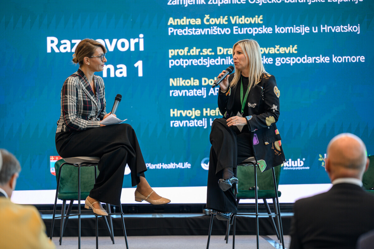 vstapic's tweet image. Jučerašnja konferencija #AgroRocks u Osijeku otvorila je brojna pitanja od vitalnog interesa domaće proizvodnje hrane. Hvala suorganizatorima, pokroviteljima i sudionicima na ukazanom povjerenju, a kapa do poda vrijednoj ekipi @agroklub na još jednom super odrađenom poslu!