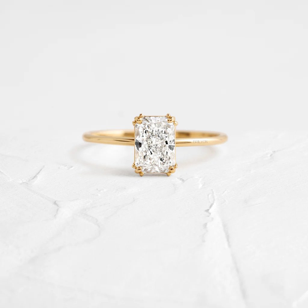 brilyonjewels's tweet image. 💍 Radiance that lasts forever.

The Radiant-Cut Diamond Solitaire Ring in yellow gold is timeless, brilliant &amp;amp; unforgettable. ✨

#BrilyonJewels #RadiantCutDiamond #EngagementGoals #LuxuryJewelry