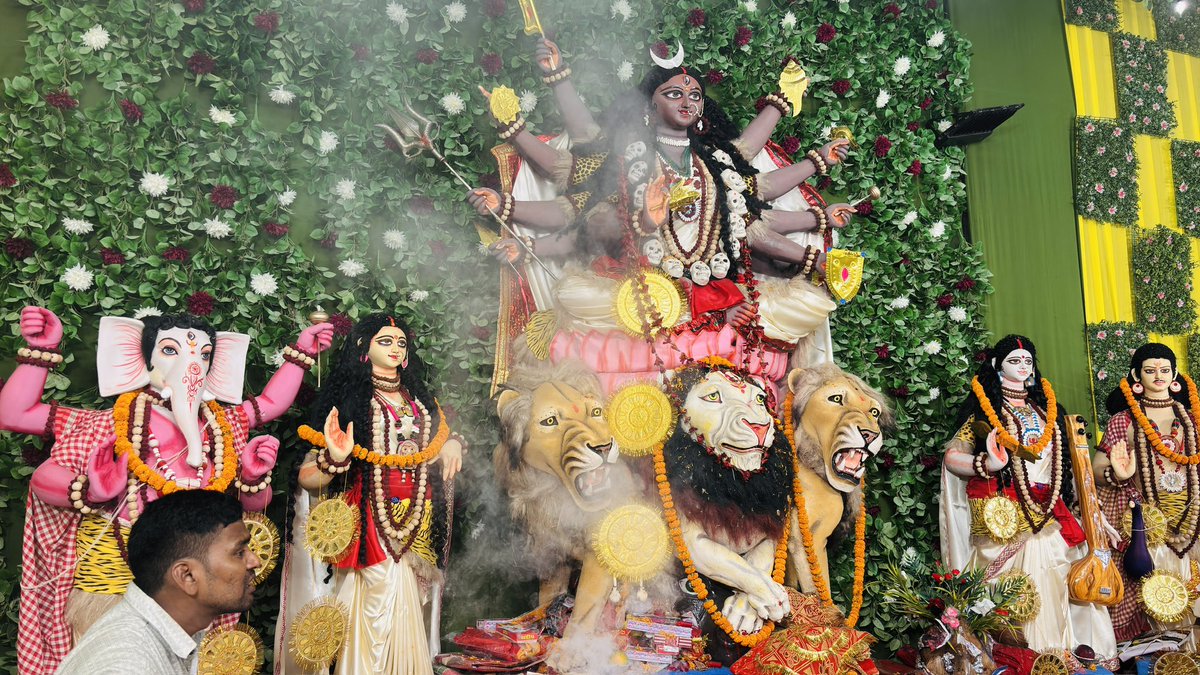 πππ Vidhya πππ (@vivid_vidhya) on Twitter photo Some pics of Durga Puja in my Holy City #Varanasi 
Jai Maa Durga πΊπΊπΊπΊπΊππ»ππ»ππ»ππ» Some pics of Durga Puja in my Holy City #Varanasi 
Jai Maa Durga πΊπΊπΊπΊπΊππ»ππ»ππ»ππ»